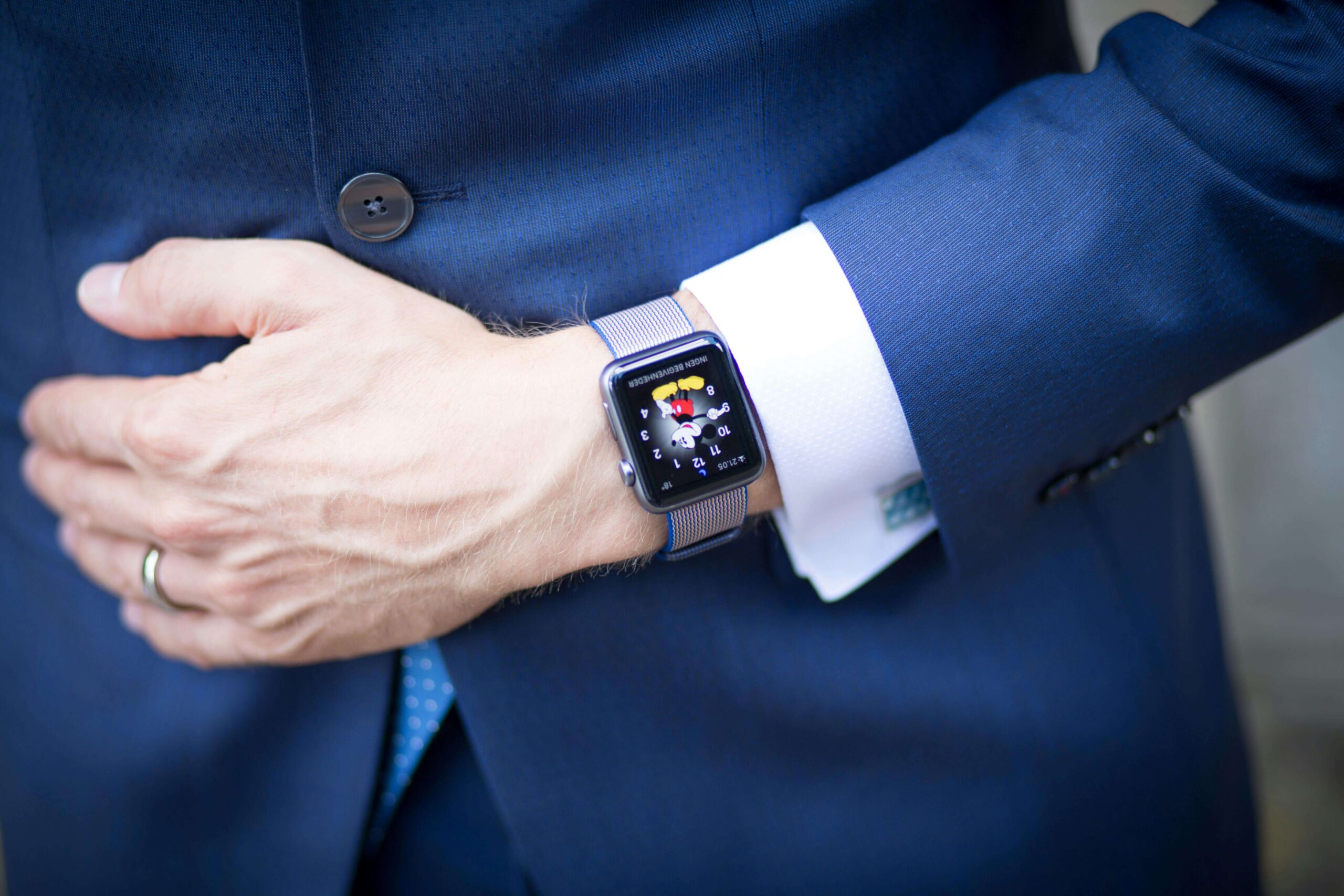 Smartwatch bez karty SIM z wyższym cłem – nowe rozporządzenie klasyfikacyjne Komisji Europejskiej